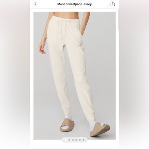 Alo muse sweatpants
